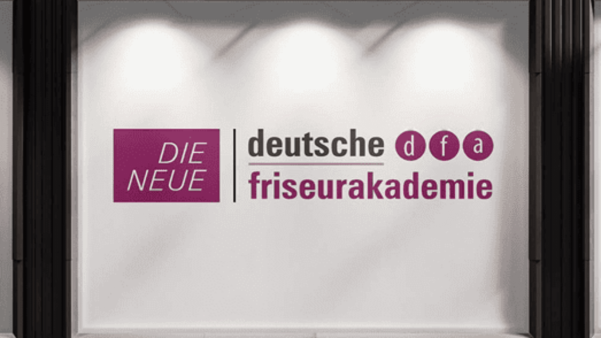 Logo der Deutschen Friseurakademie auf einem beleuchteten Hintergrund.