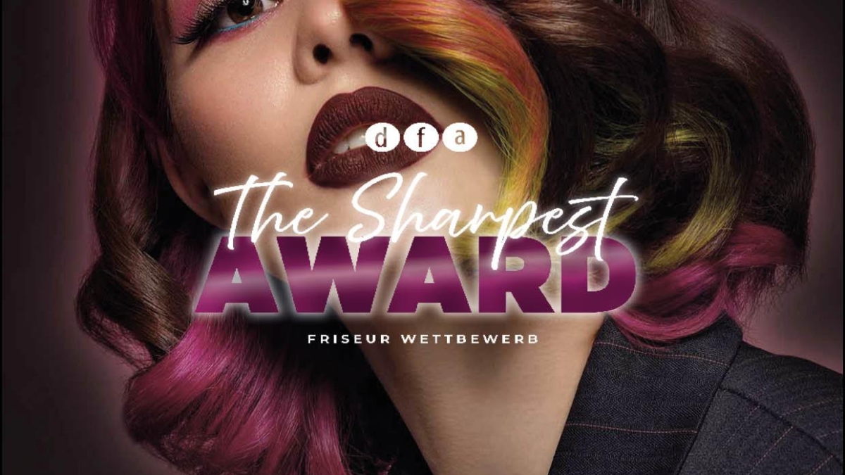 Frau mit welligem, gefärbtem Haar und auffälligem Make-up für den Frisurenwettbewerb The Sharpest Award.